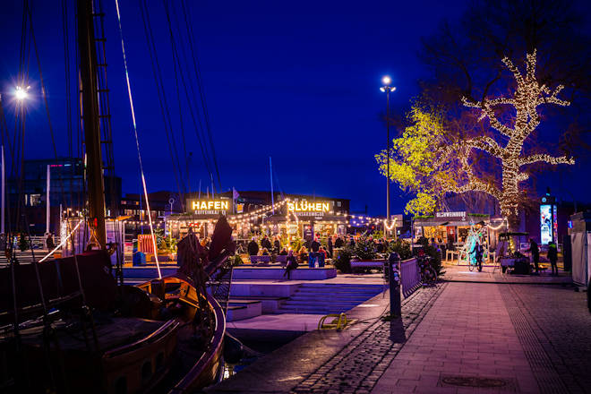 Impressionen vom Hafenglühen am Drehbrückenplatz in Lübeck