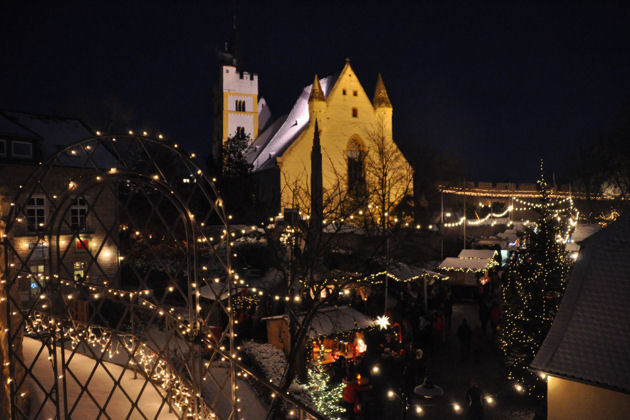 Eindrücke vom Weihnachtsmarkt an der Burgkirche in Ingelheim am Rhein