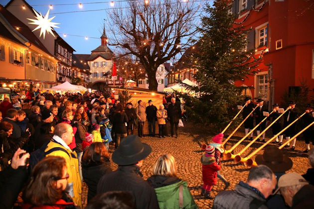 Impressionen vom Weihnachts- und Mittelaltermarkt im Stadtteil Burkheim